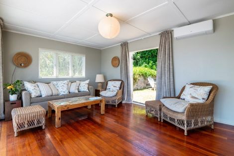 Photo of property in 20 Garden Road, Piha, New Lynn, 0772