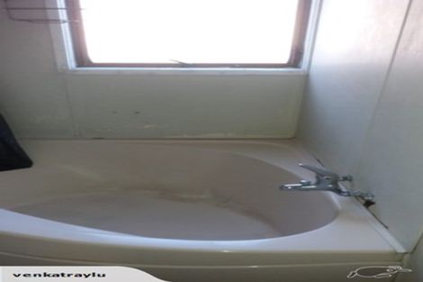 Photo of property in 4/6 Craigbank Avenue, New Lynn, Auckland, 0600