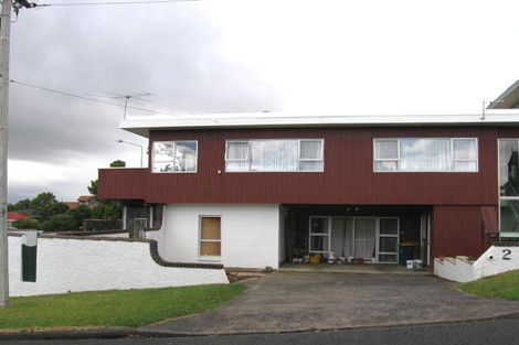 Photo of property in 1/2 Hillary Heights Avenue, Glendene, Auckland, 0602
