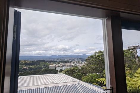 Photo of property in 14 Dorking Road, Brooklyn, Wellington, 6021