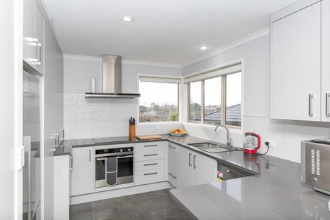 Photo of property in 15 Highbury Place, Nawton, Hamilton, 3200