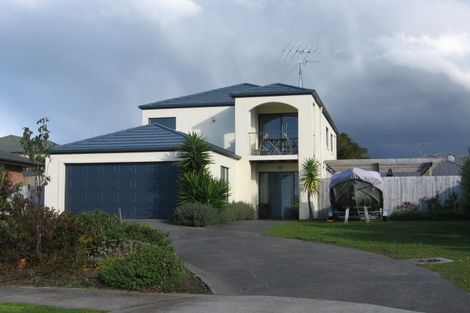 Photo of property in 10 Naul Place, East Tamaki Heights, Auckland, 2016