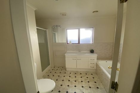 Photo of property in 27 Amesbury Drive, Churton Park, Wellington, 6037