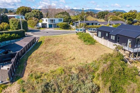 Photo of property in 13 Kawau Grove, Waikanae Beach, Waikanae, 5036