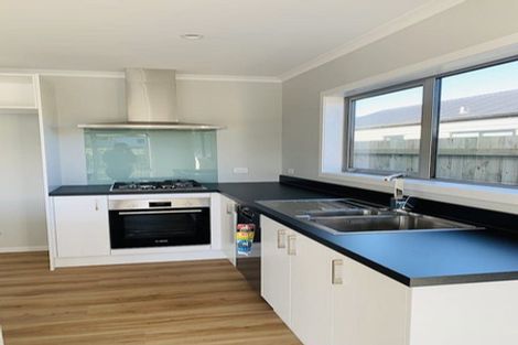 Photo of property in 28 Koru Loop, Paraparaumu, 5032