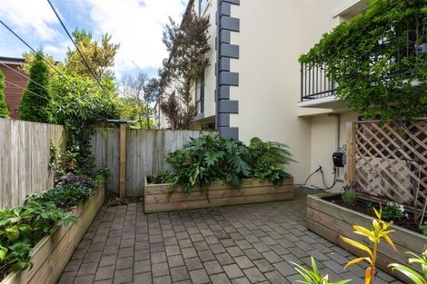 Photo of property in 2/211 Worcester Street, Christchurch Central, Christchurch, 8011