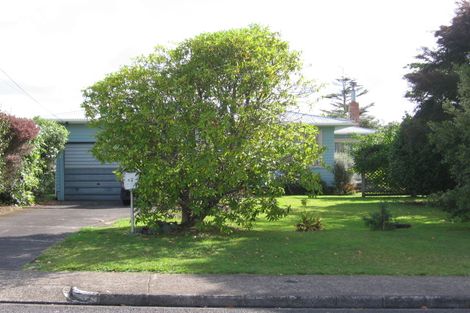Photo of property in 82 Gloria Avenue, Te Atatu Peninsula, Auckland, 0610