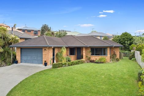 Photo of property in 16 Dorchester Place, Nawton, Hamilton, 3200