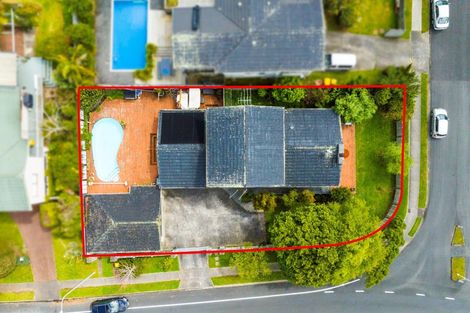 Photo of property in 2 King Richard Place, Browns Bay, Auckland, 0630