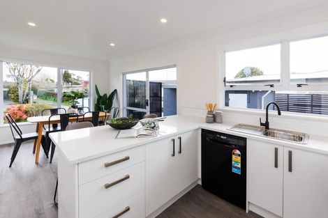 Photo of property in 6 Cremorne Avenue, Hokowhitu, Palmerston North, 4410