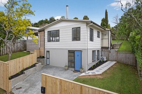 Photo of property in 17 Topliss Drive, Northcross, Auckland, 0632