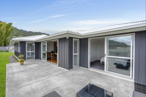 Photo of property in 9 Mahia Lane, Waikanae, 5036