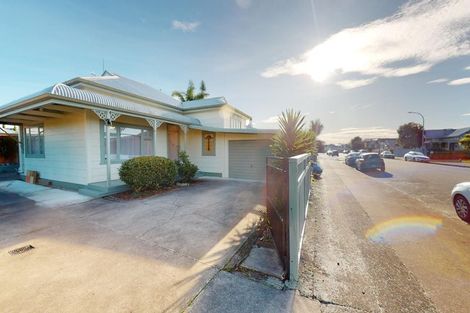 Photo of property in 16 Pirie Street, Palmerston North, 4410