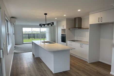 Photo of property in 35 Bill Miller Drive, Papamoa, 3118
