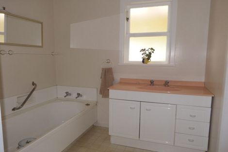 Photo of property in 2 Saint Leonard Street, Saint Johns Hill, Whanganui, 4501