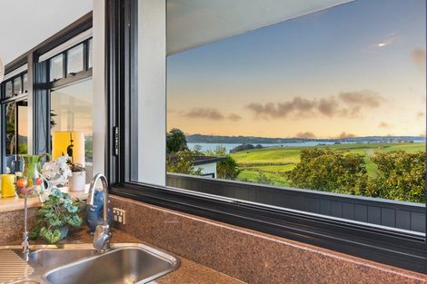 Photo of property in 181 Vaughans Road, Okura, Auckland, 0792