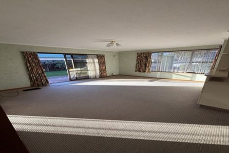 Photo of property in 2/2a Thorrington Road, Cashmere, Christchurch, 8022