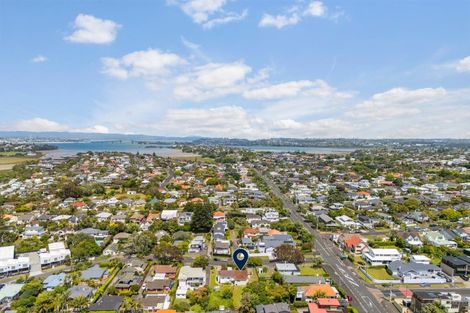 Photo of property in 1 Handley Avenue, Narrow Neck, Auckland, 0624