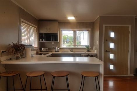 Photo of property in 98 Barrys Road, Glendene, Auckland, 0602