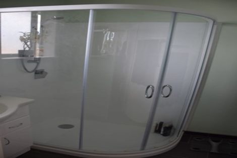 Photo of property in 14 Edgerton Road, Te Atatu Peninsula, Auckland, 0610