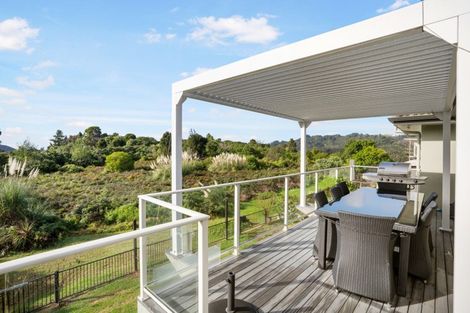 Photo of property in 100 Estuary View, Whangamata, 3620
