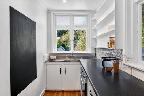 Photo of property in 60 Milton Road, Bluff Hill, Napier, 4110