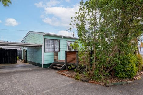 Photo of property in 2/180 Henderson Valley Road, Henderson, Auckland, 0612