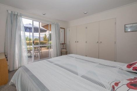 Photo of property in 61 Kennedy Crescent, Wanaka, 9305