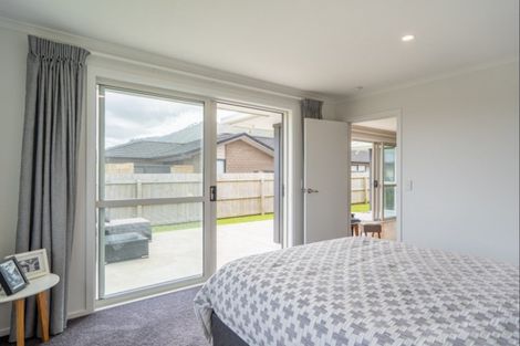 Photo of property in 9 Mahia Lane, Waikanae, 5036
