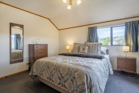 Photo of property in 7 Montrose Grove, Churton Park, Wellington, 6037