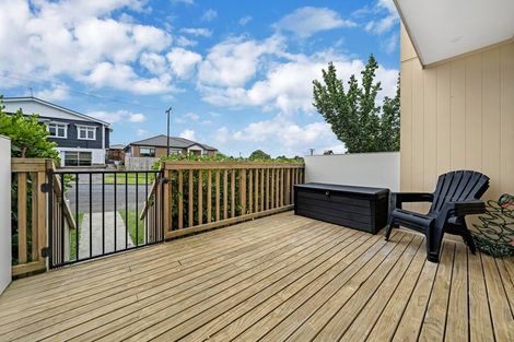Photo of property in 11/11 Ray Small Drive, Papakura, 2110