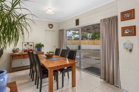 Photo of property in 30 Walton Street, Red Beach, 0932