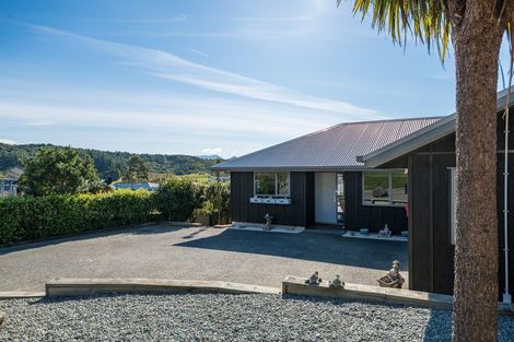 Photo of property in 3 Fantail Heights, Picton, 7220