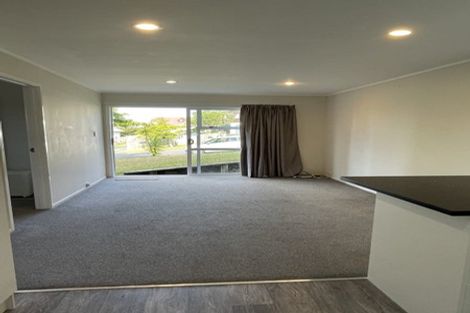Photo of property in 3 Camilla Grove, Totara Vale, Auckland, 0629