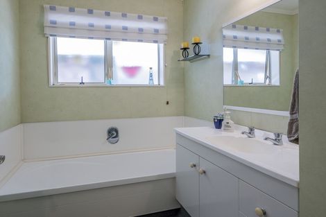 Photo of property in 12 Gimblett Court, Levin, 5510