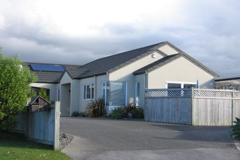 Photo of property in 12 Naul Place, East Tamaki Heights, Auckland, 2016