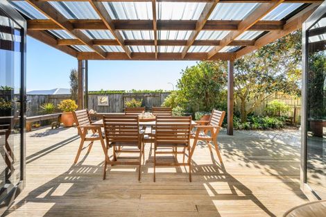 Photo of property in 48 Johnstone Drive, Fitzherbert, Palmerston North, 4410