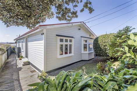 Photo of property in 3 Endeavour Street, Lyall Bay, Wellington, 6022
