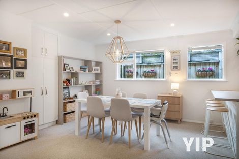 Photo of property in 6 Royston Way, Newlands, Wellington, 6037