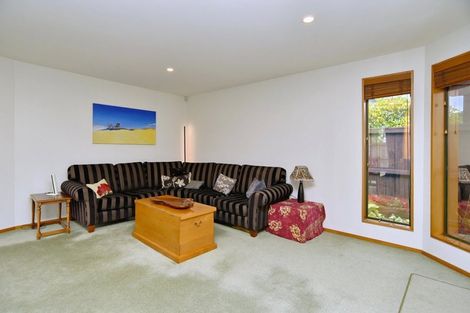 Photo of property in 5 Winters Road, Redwood, Christchurch, 8051