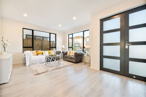 Photo of property in 11 Bunbeg Crescent, Flat Bush, Auckland, 2019