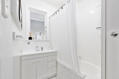 Photo of property in 2 Kenmore Street, Newlands, Wellington, 6037