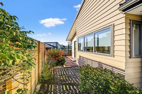 Photo of property in Caversham Park, 2/18 Caversham Road, Westmere, Whanganui, 4501