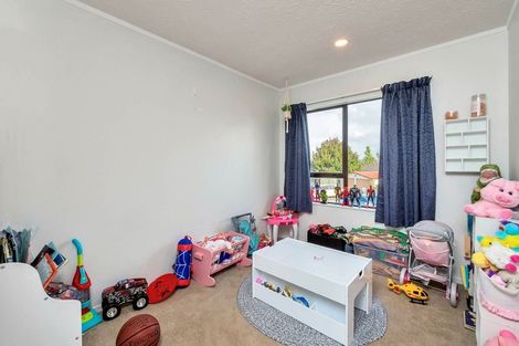 Photo of property in 21 Crosby Road, West Harbour, Auckland, 0618