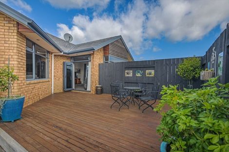 Photo of property in 8 Crabapple Close, Milson, Palmerston North, 4414