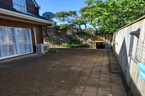 Photo of property in 2/15 Apu Crescent, Lyall Bay, Wellington, 6022