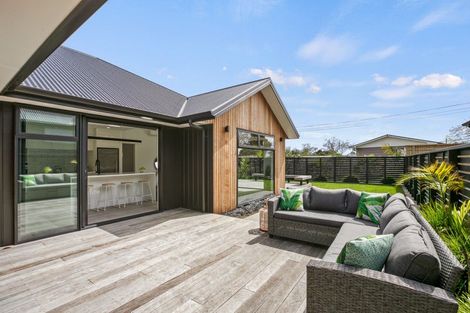 Photo of property in 11 Donnelly Street, Oakura, 4314