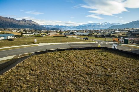 Photo of property in 5 Mcneil Crescent, Wanaka, 9305