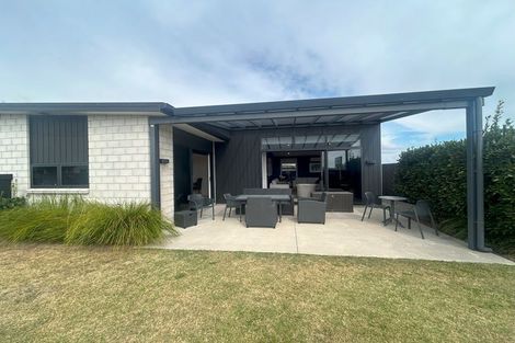 Photo of property in 2 Franks Way, Papamoa Beach, Papamoa, 3118