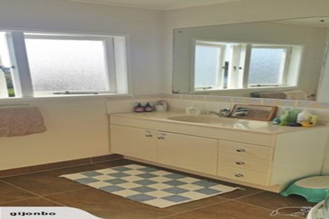 Photo of property in 82 Harrington Road, Henderson, Auckland, 0610